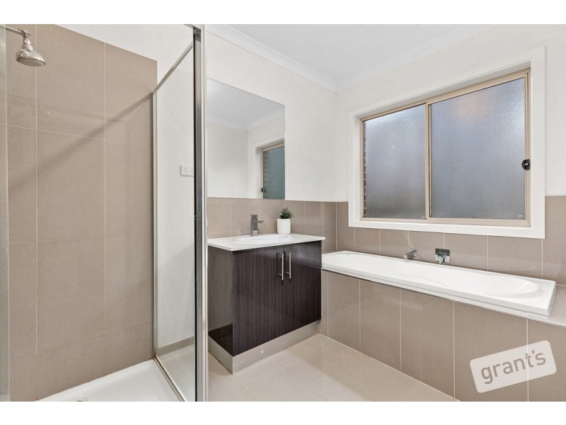 63 Cook Street, Drouin VIC 3818