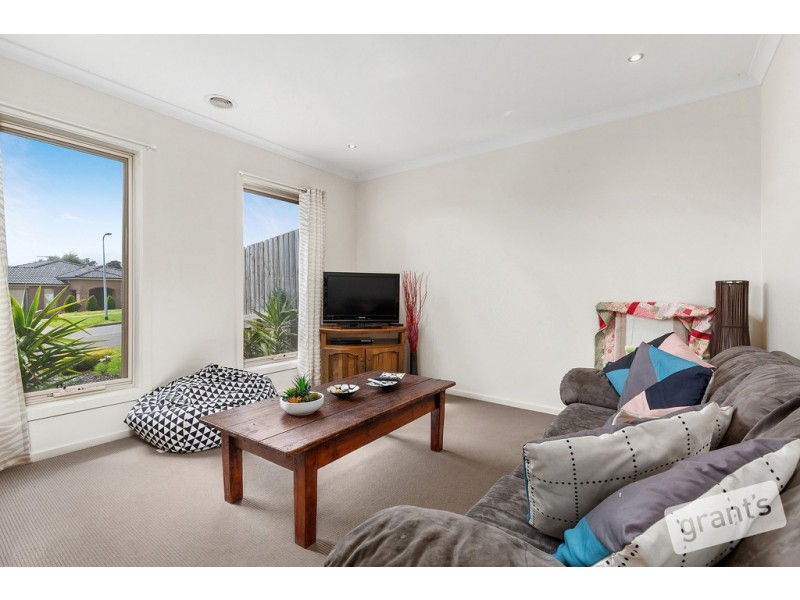 63 Cook Street, Drouin VIC 3818