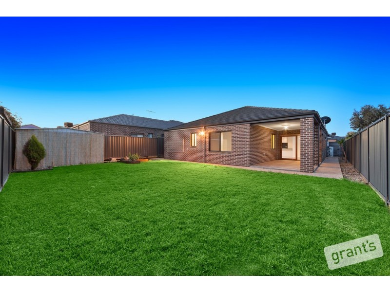 61 Sabel Drive, Cranbourne North VIC 3977