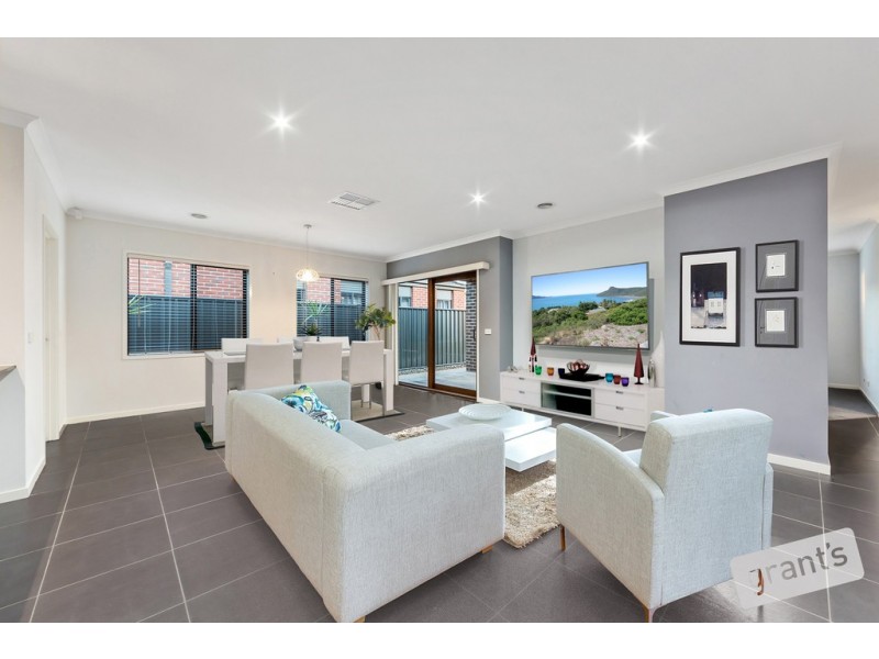 61 Sabel Drive, Cranbourne North VIC 3977