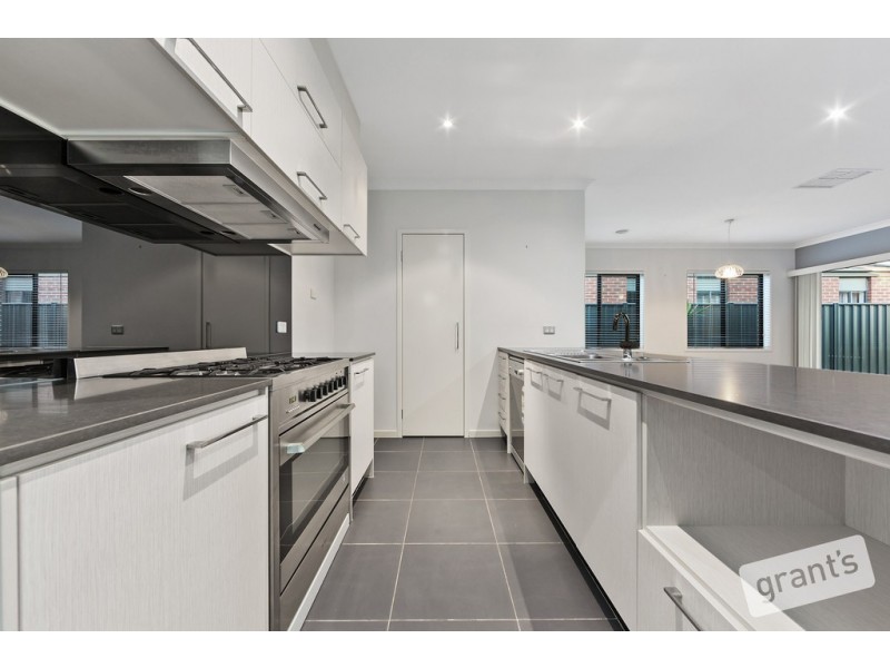 61 Sabel Drive, Cranbourne North VIC 3977