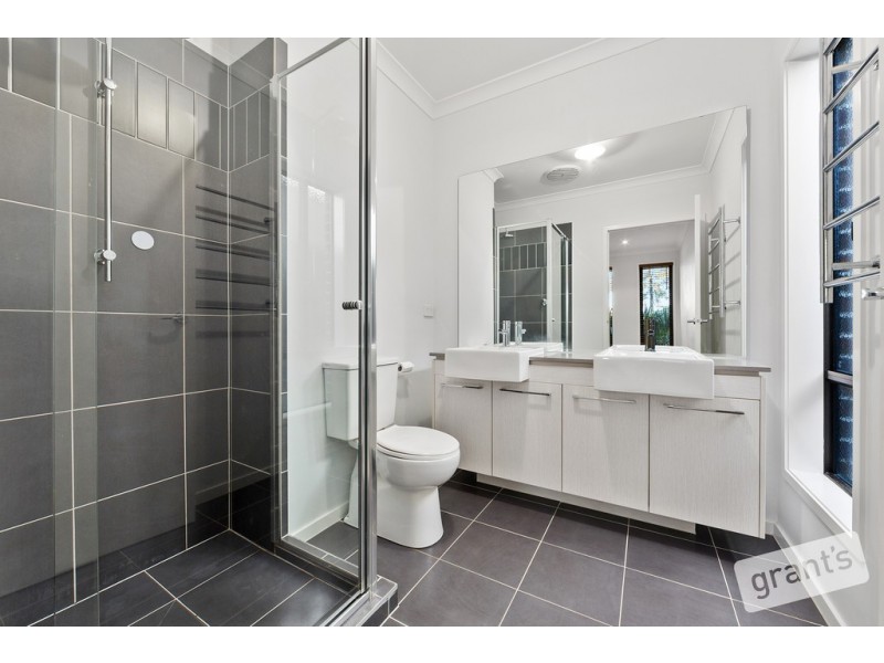 61 Sabel Drive, Cranbourne North VIC 3977