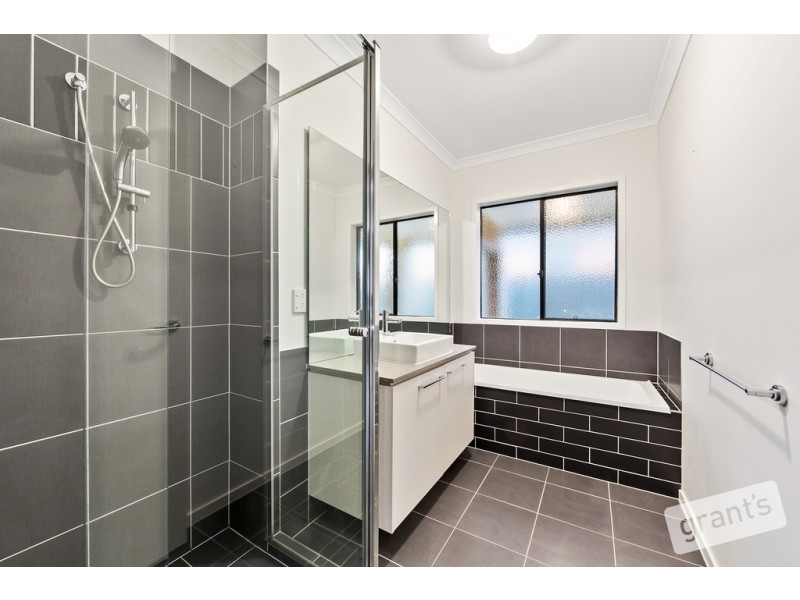 61 Sabel Drive, Cranbourne North VIC 3977