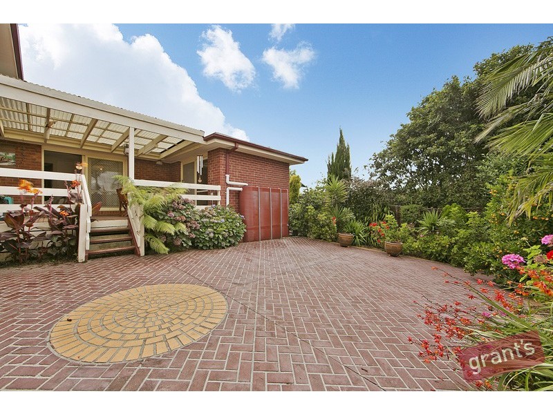 6 Heard Close, Berwick VIC 3806