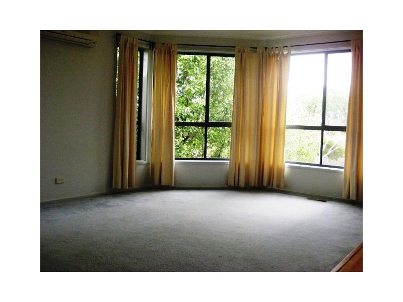 6 Nestle Retreat, Berwick VIC 3806