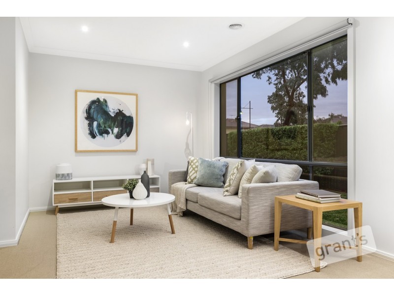 18 Frogmore Lane, Cranbourne North VIC 3977