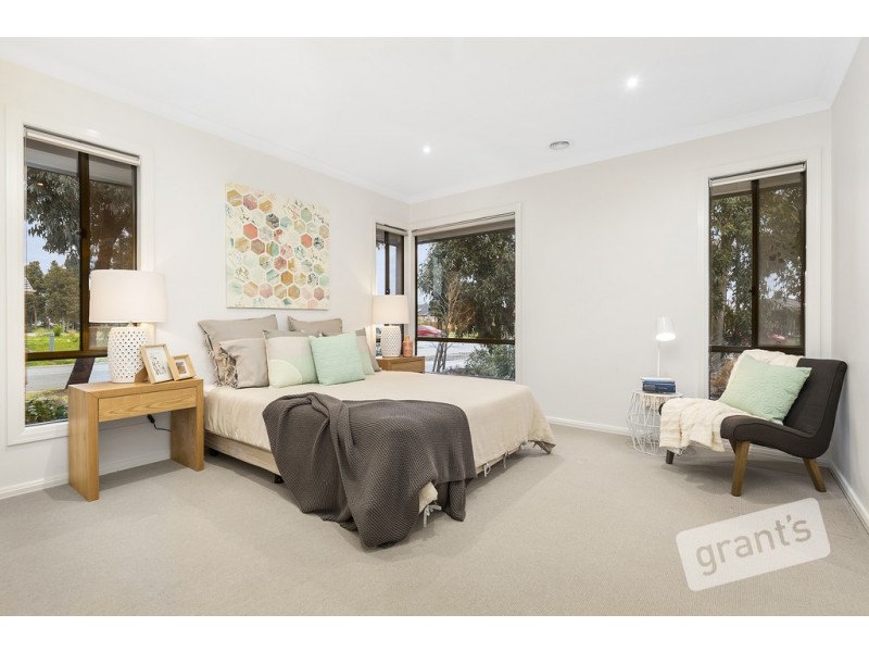 18 Frogmore Lane, Cranbourne North VIC 3977