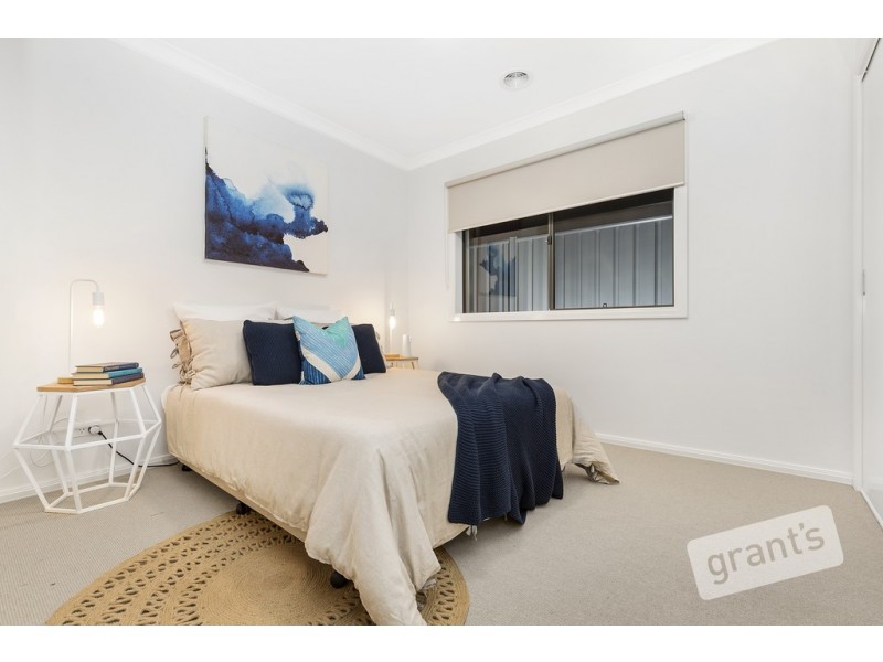 18 Frogmore Lane, Cranbourne North VIC 3977