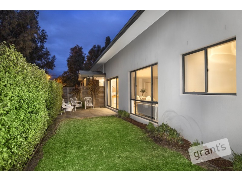 18 Frogmore Lane, Cranbourne North VIC 3977