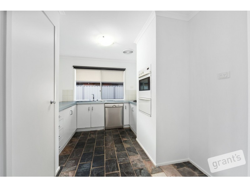 37 Lake View Drive, Narre Warren South VIC 3805