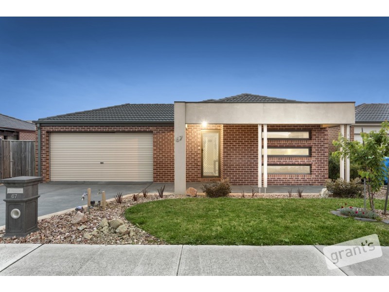 67 Chantenay Parade, Cranbourne North VIC 3977