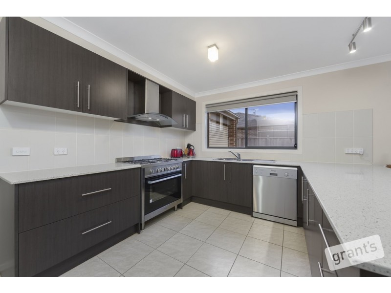 67 Chantenay Parade, Cranbourne North VIC 3977