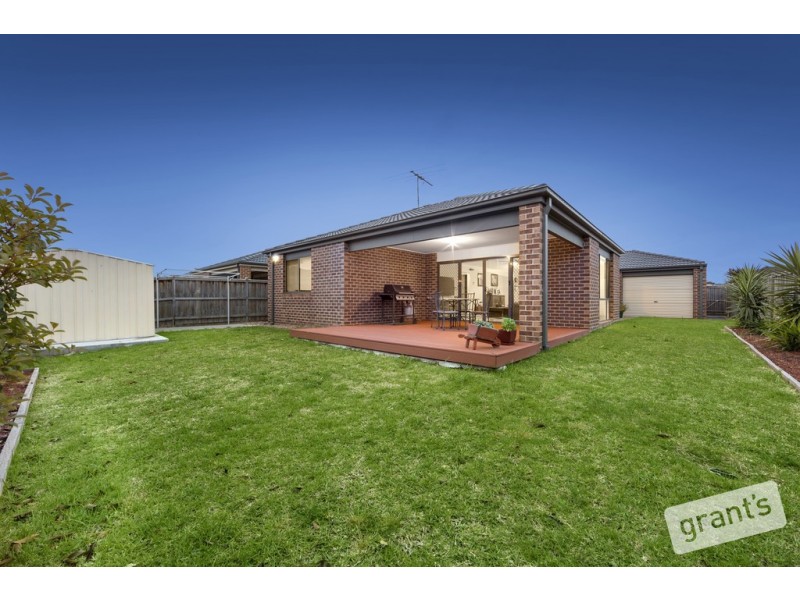 67 Chantenay Parade, Cranbourne North VIC 3977