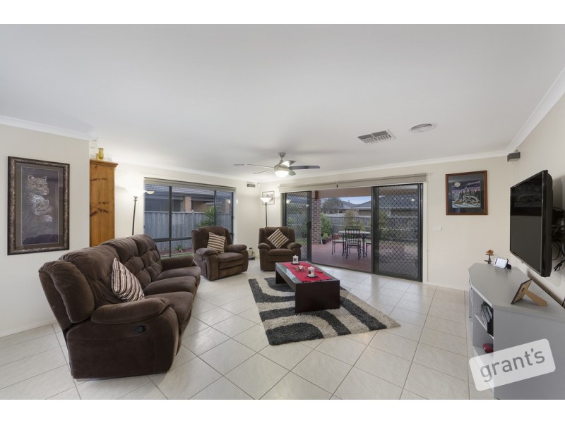 67 Chantenay Parade, Cranbourne North VIC 3977