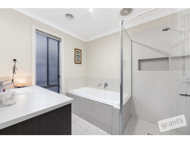 67 Chantenay Parade, Cranbourne North VIC 3977