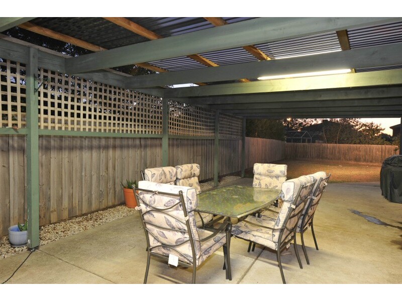 4 Claremont Glen, Berwick VIC 3806