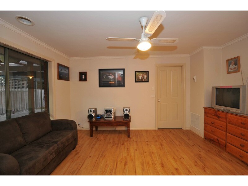 4 Claremont Glen, Berwick VIC 3806