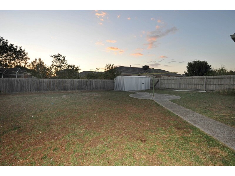 4 Claremont Glen, Berwick VIC 3806