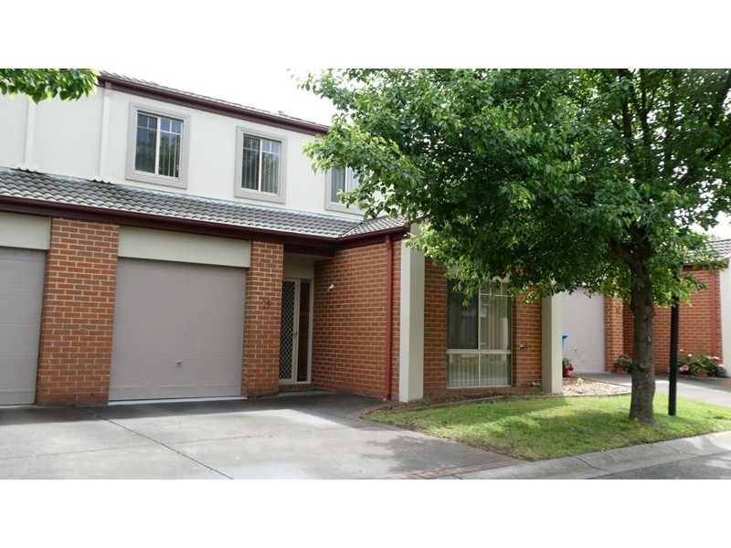 11 / 12 Grant Close, Berwick VIC 3806