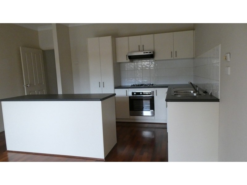 11 / 12 Grant Close, Berwick VIC 3806