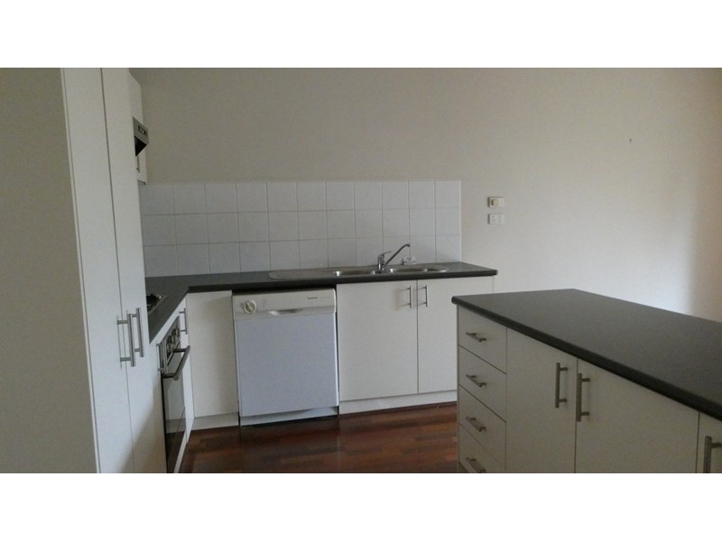 11 / 12 Grant Close, Berwick VIC 3806