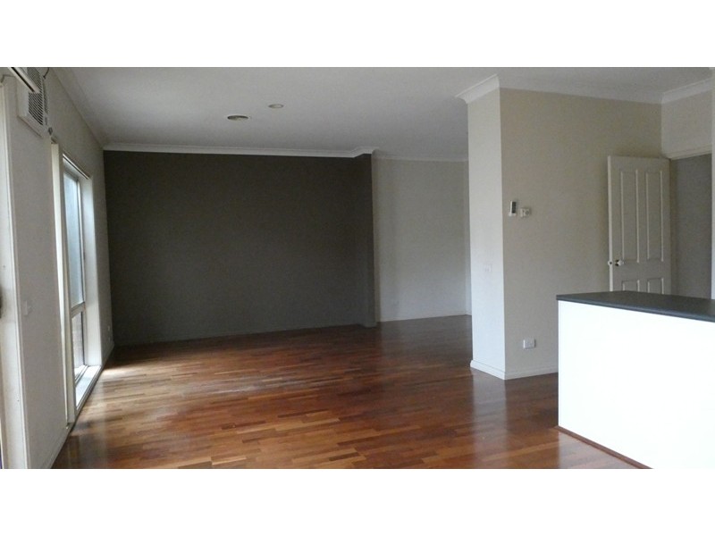 11 / 12 Grant Close, Berwick VIC 3806