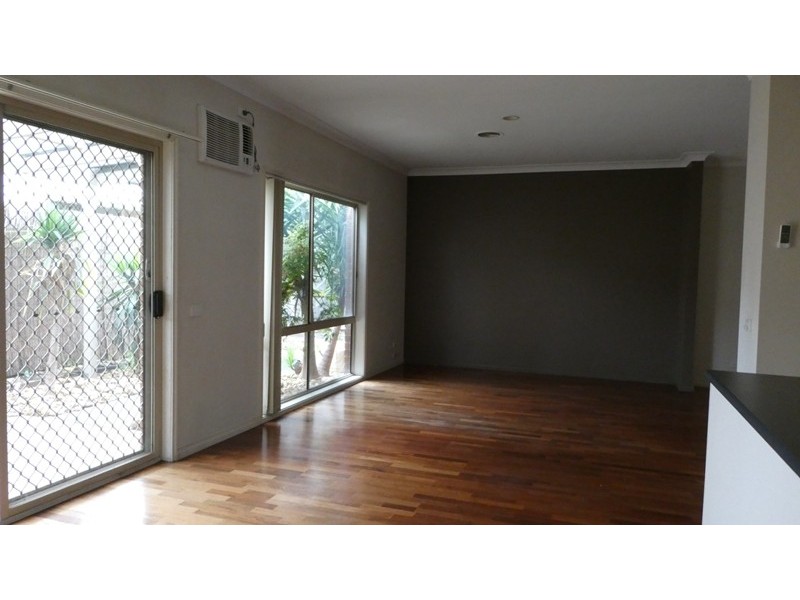 11 / 12 Grant Close, Berwick VIC 3806