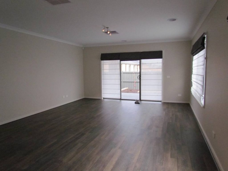 45 Chagall Parade, Clyde North VIC 3978