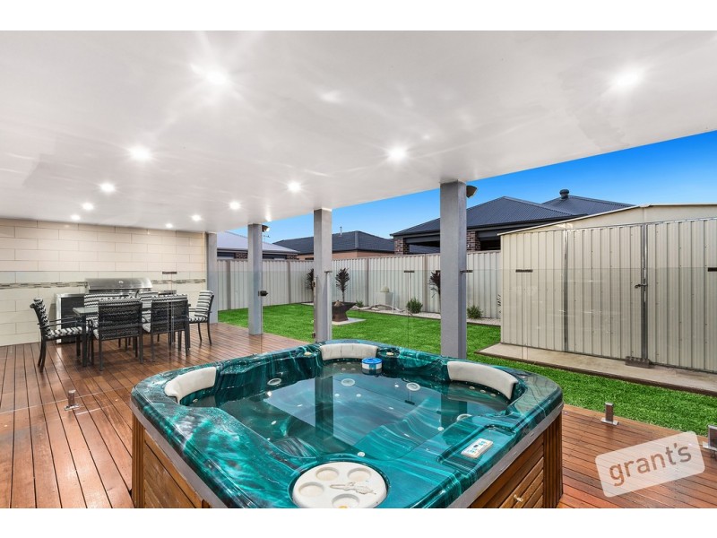 24 Cockatoo Road, Pakenham VIC 3810