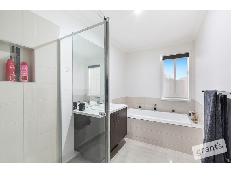 24 Cockatoo Road, Pakenham VIC 3810