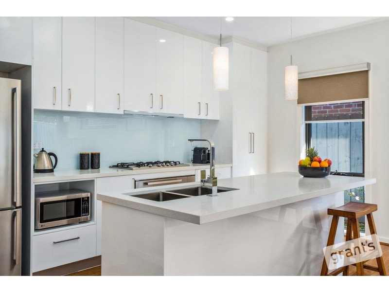 2/22 Hazeldene Court, Berwick VIC 3806