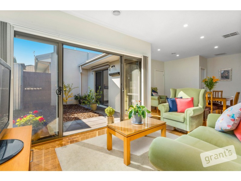 2/22 Hazeldene Court, Berwick VIC 3806