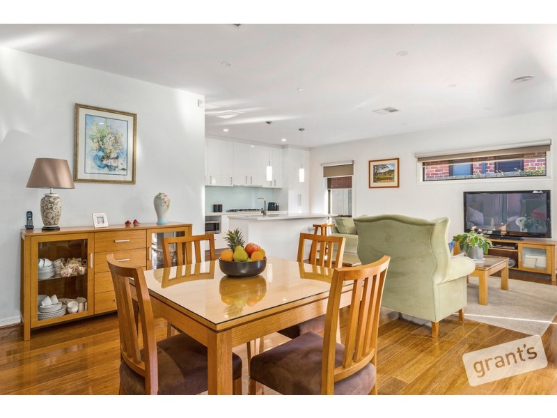 2/22 Hazeldene Court, Berwick VIC 3806