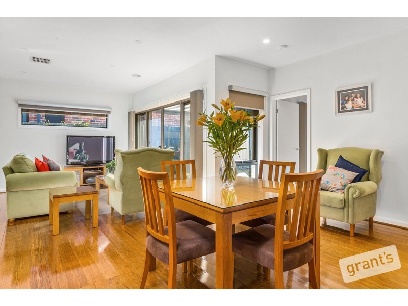 2/22 Hazeldene Court, Berwick VIC 3806