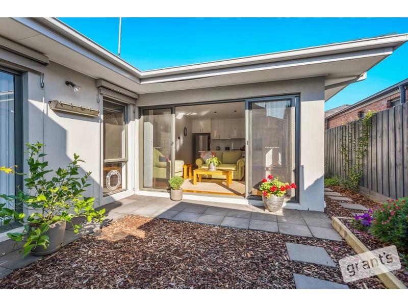 2/22 Hazeldene Court, Berwick VIC 3806