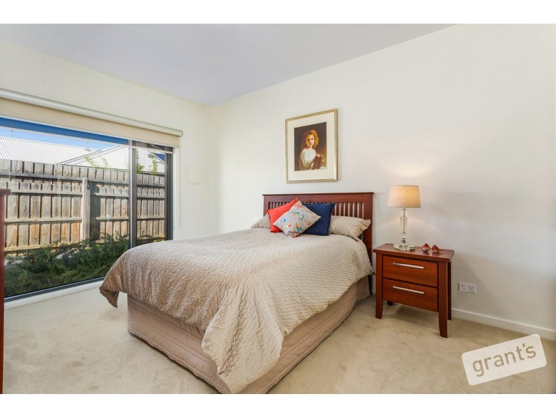 2/22 Hazeldene Court, Berwick VIC 3806