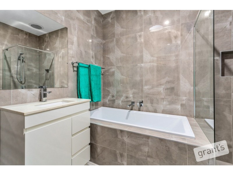 2/22 Hazeldene Court, Berwick VIC 3806