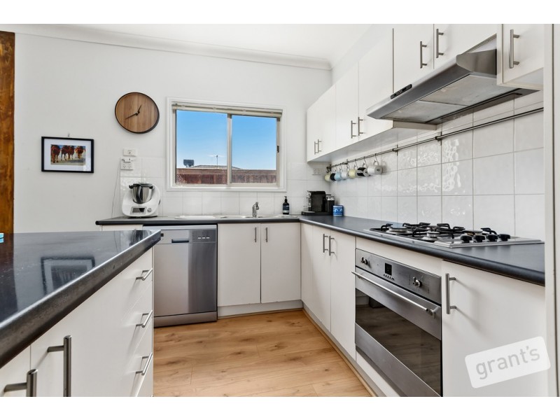 30/12 Grant Close, Berwick VIC 3806