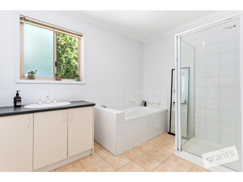 30/12 Grant Close, Berwick VIC 3806