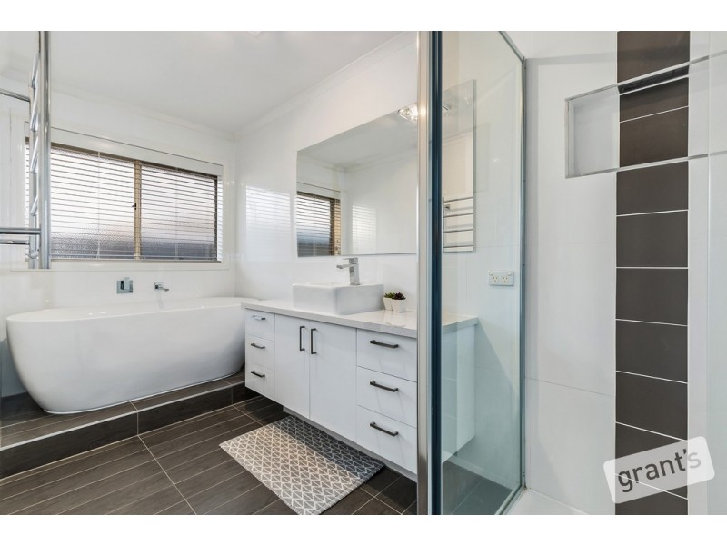 12 Ashmore Avenue, Narre Warren South VIC 3805