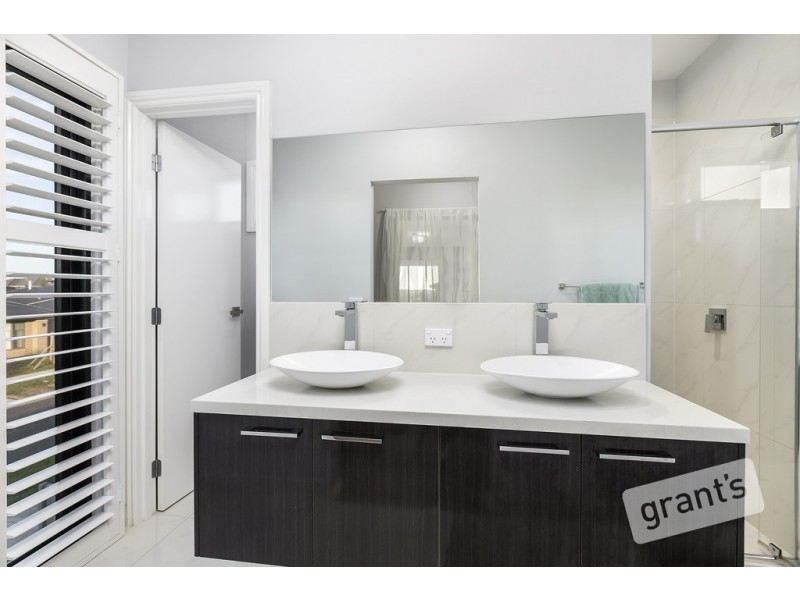 32 Lemongrove Way, Berwick VIC 3806