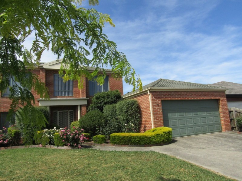 17 Bounty Way, Berwick VIC 3806