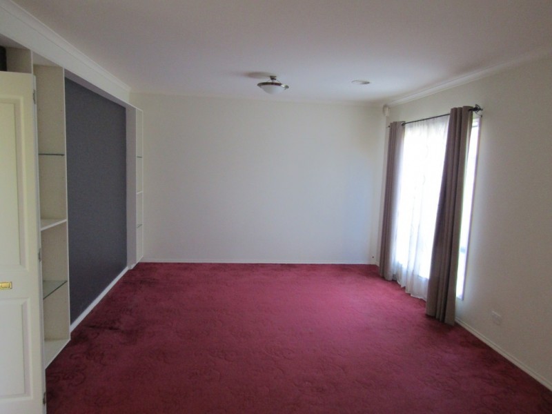 17 Bounty Way, Berwick VIC 3806