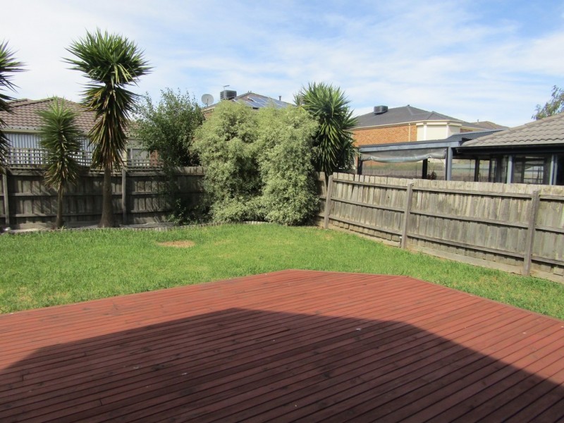 17 Bounty Way, Berwick VIC 3806