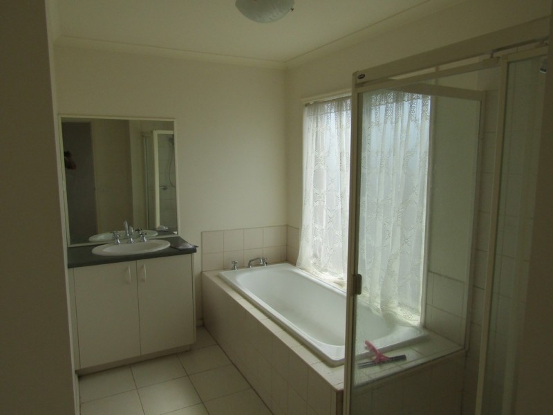 17 Bounty Way, Berwick VIC 3806