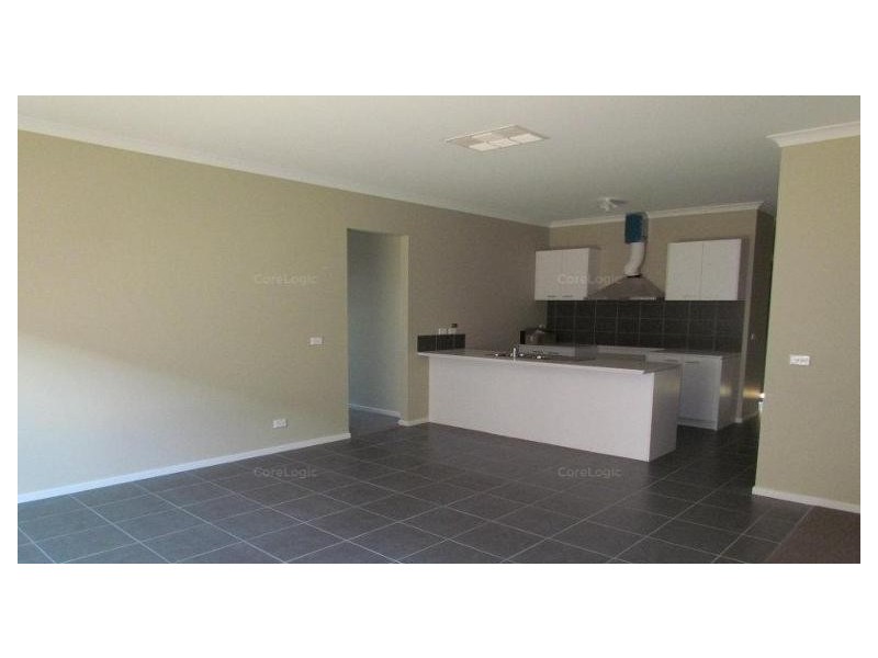 25 Maeve Crt, Clyde North VIC 3978