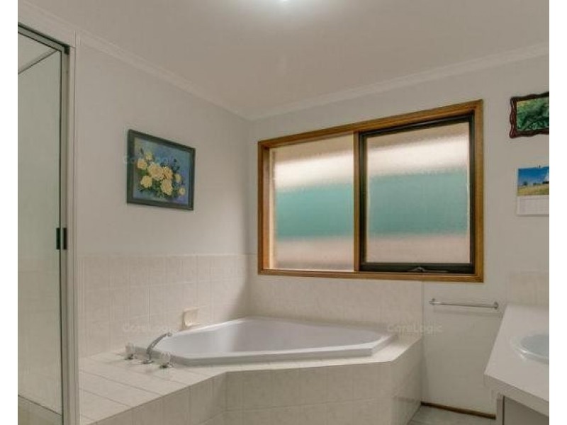 4 Foulds Court, Berwick VIC 3806