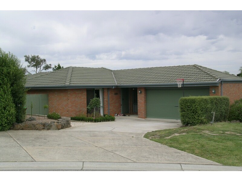 2 Bree Court, Berwick VIC 3806