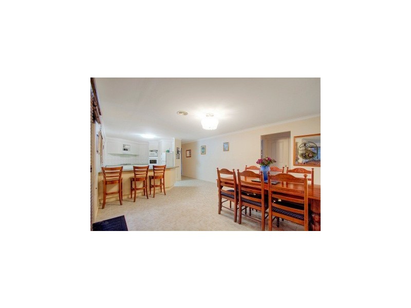 77 Jarryd Crs, Berwick VIC 3806