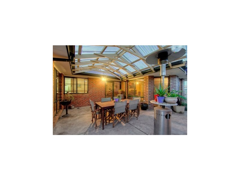 77 Jarryd Crs, Berwick VIC 3806